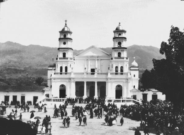 Iglesia Santa Gertrudis (fotógrafo anónimo) 1902