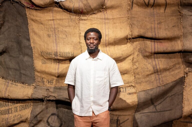 El Artista contemporáneo africano, Ibrahim Mahama llega a Antioquia. Bienal Internacional de Arte 2025